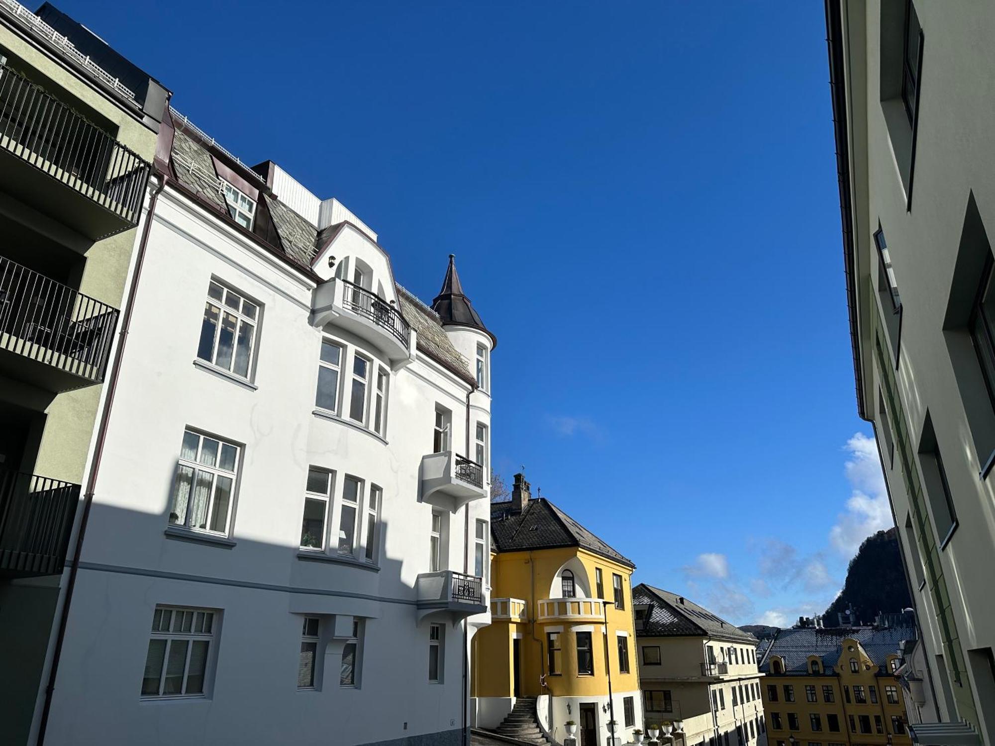 Stylish Big Jugend Art Nouveau Apartment With Balcony Heart Of オーレスン エクステリア 写真